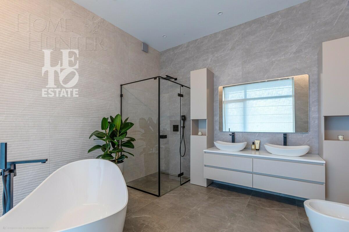 2-этажный коттедж 300 м² с отделкой