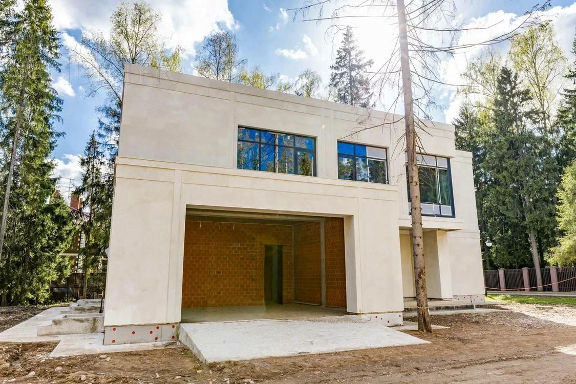 2-этажный коттедж 520 м² без отделки