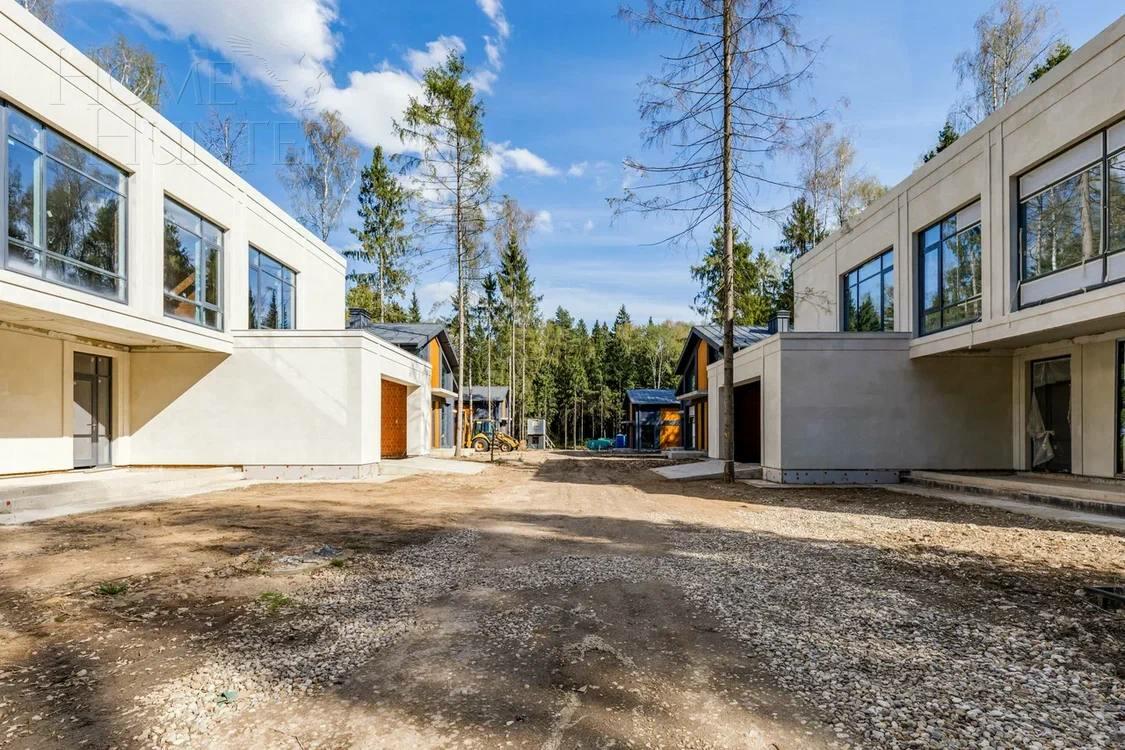 2-этажный коттедж 520 м² без отделки