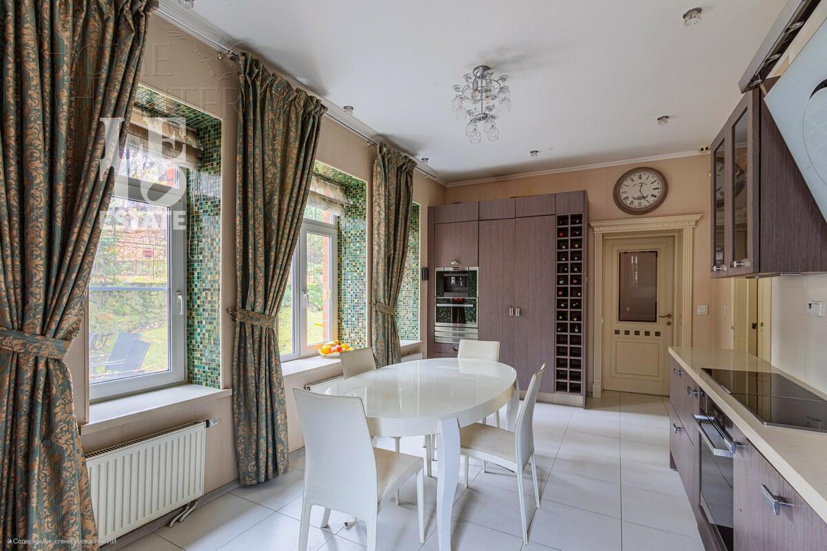 3-этажный коттедж 472 м² без отделки