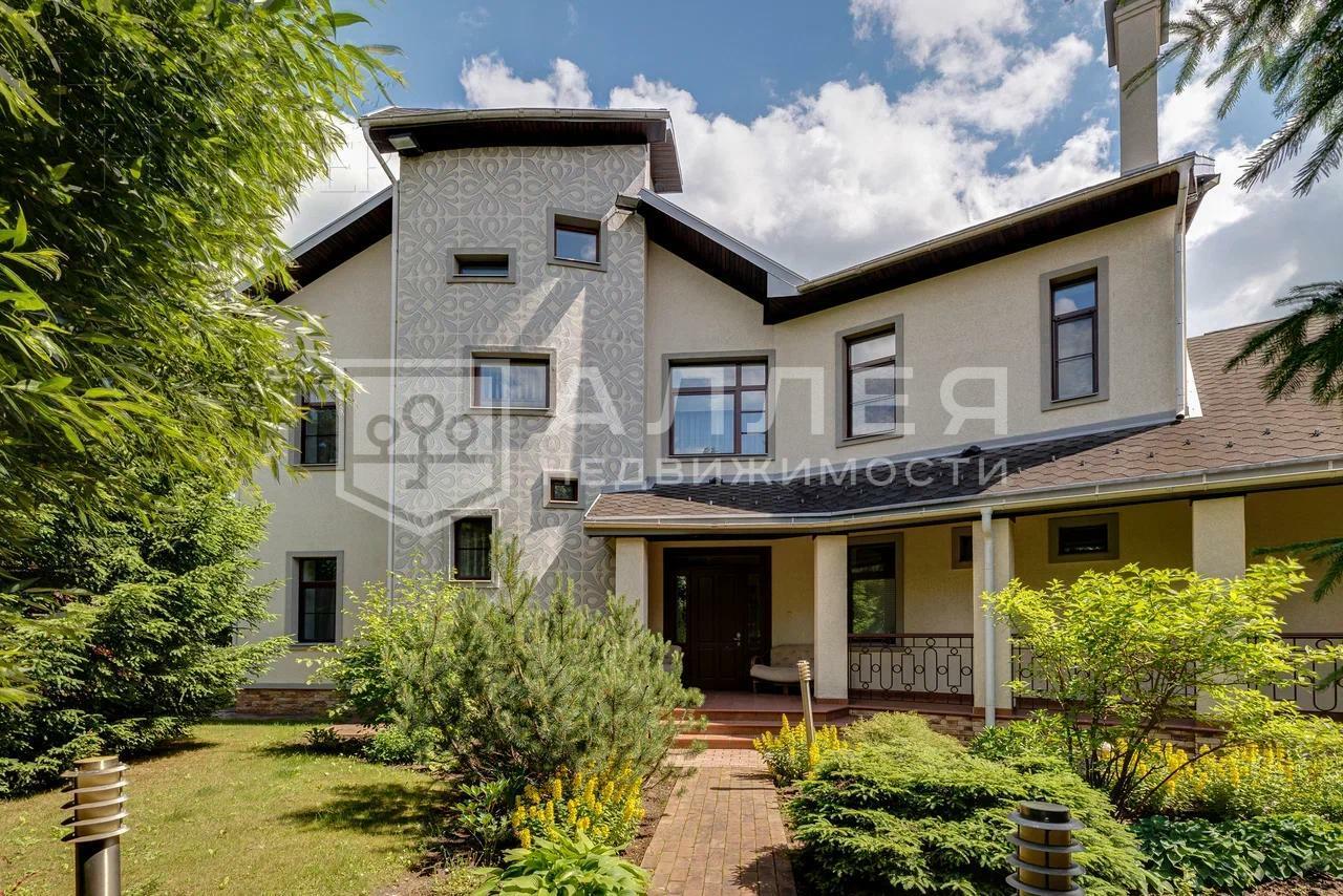 2-этажный коттедж 550 м² с отделкой