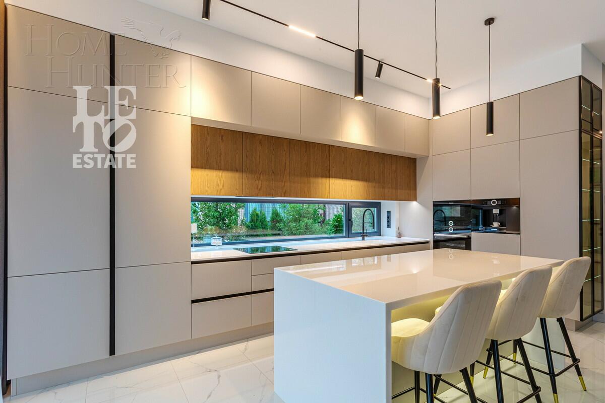 2-этажный коттедж 300 м² с отделкой