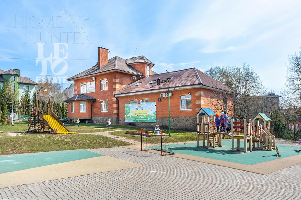 3-этажный коттедж 472 м² без отделки