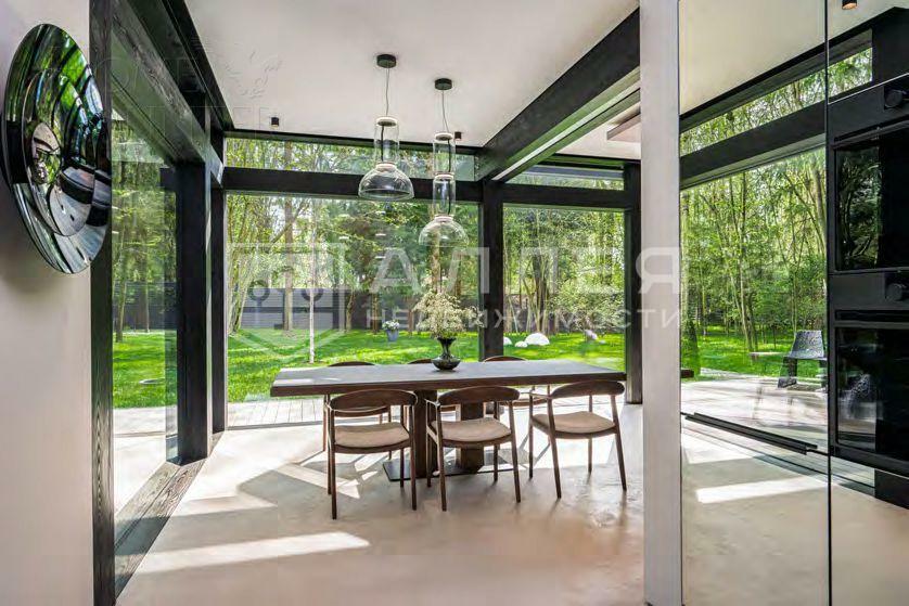 2-этажный коттедж 300 м² с отделкой