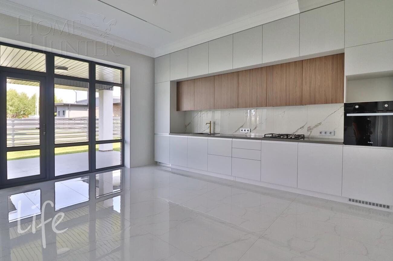 2-этажный коттедж 250 м² с отделкой