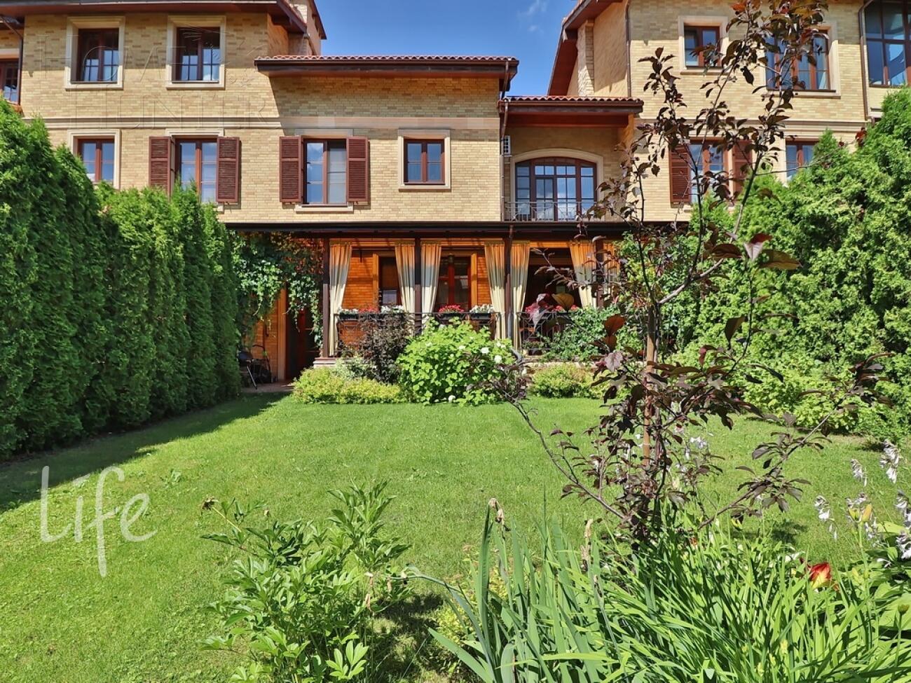 2-этажный таунхаус 345 м² с отделкой