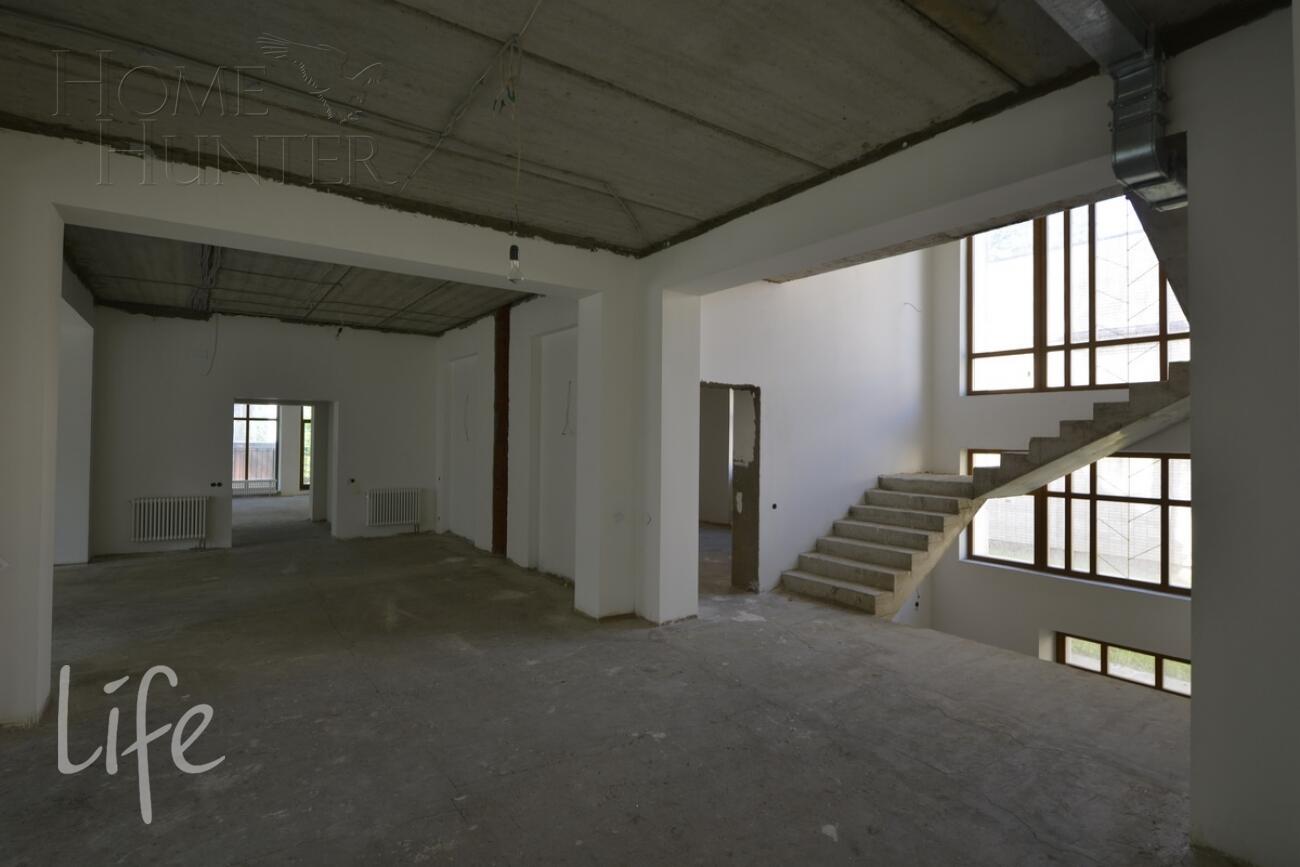 2-этажный коттедж 1 200 м² без отделки