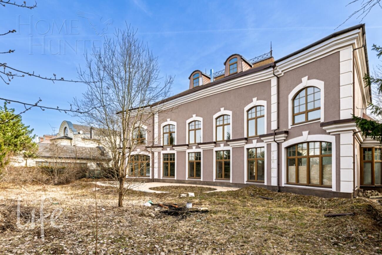 2-этажный коттедж 1 000 м² с отделкой