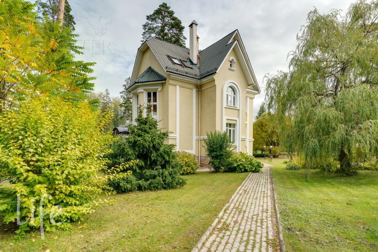 3-этажный коттедж 557 м² с отделкой