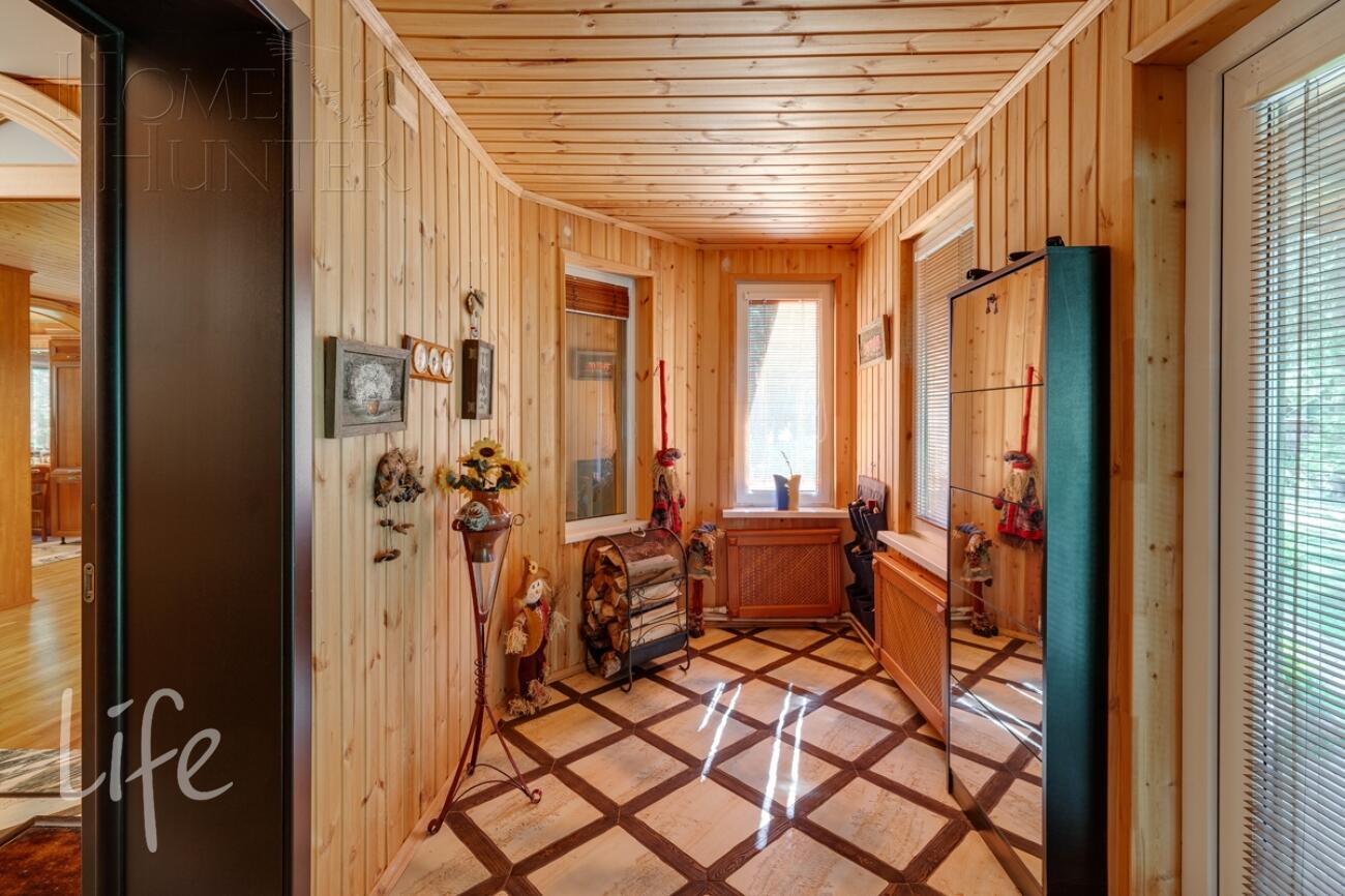 3-этажный коттедж 650 м² с отделкой