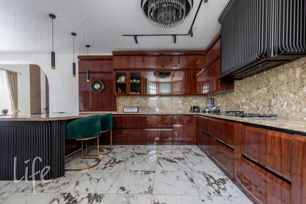 2-этажный коттедж 700 м² с отделкой