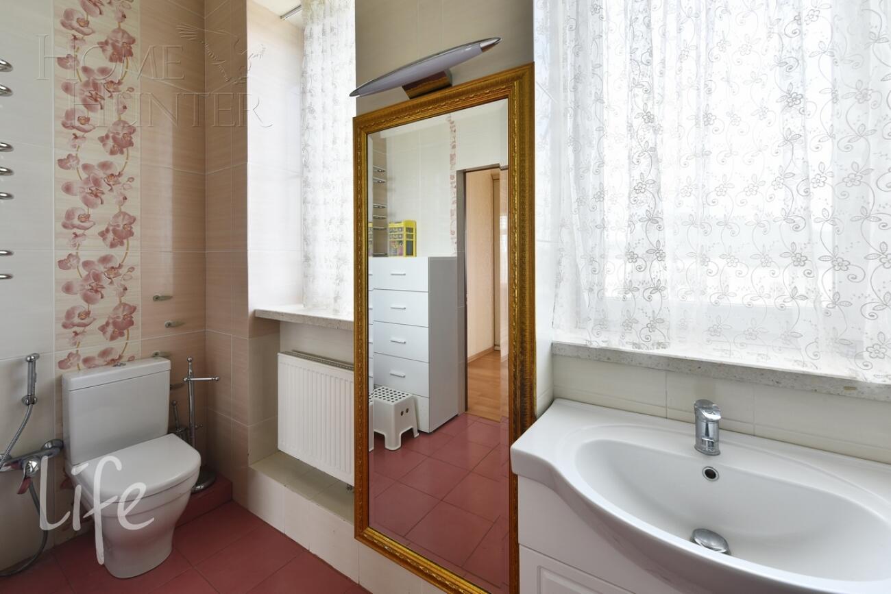 3-этажный коттедж 750 м² с отделкой