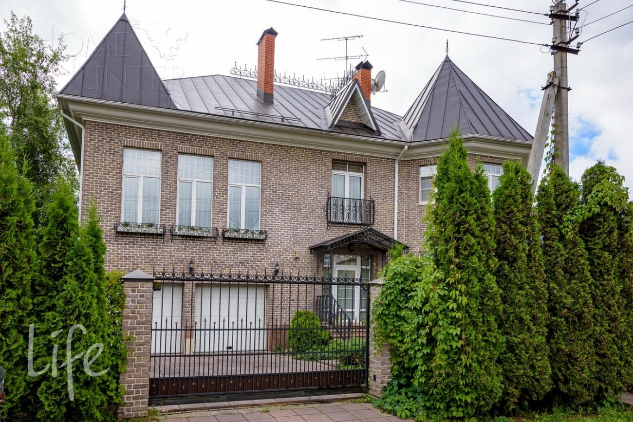 3-этажный коттедж 350 м² с отделкой