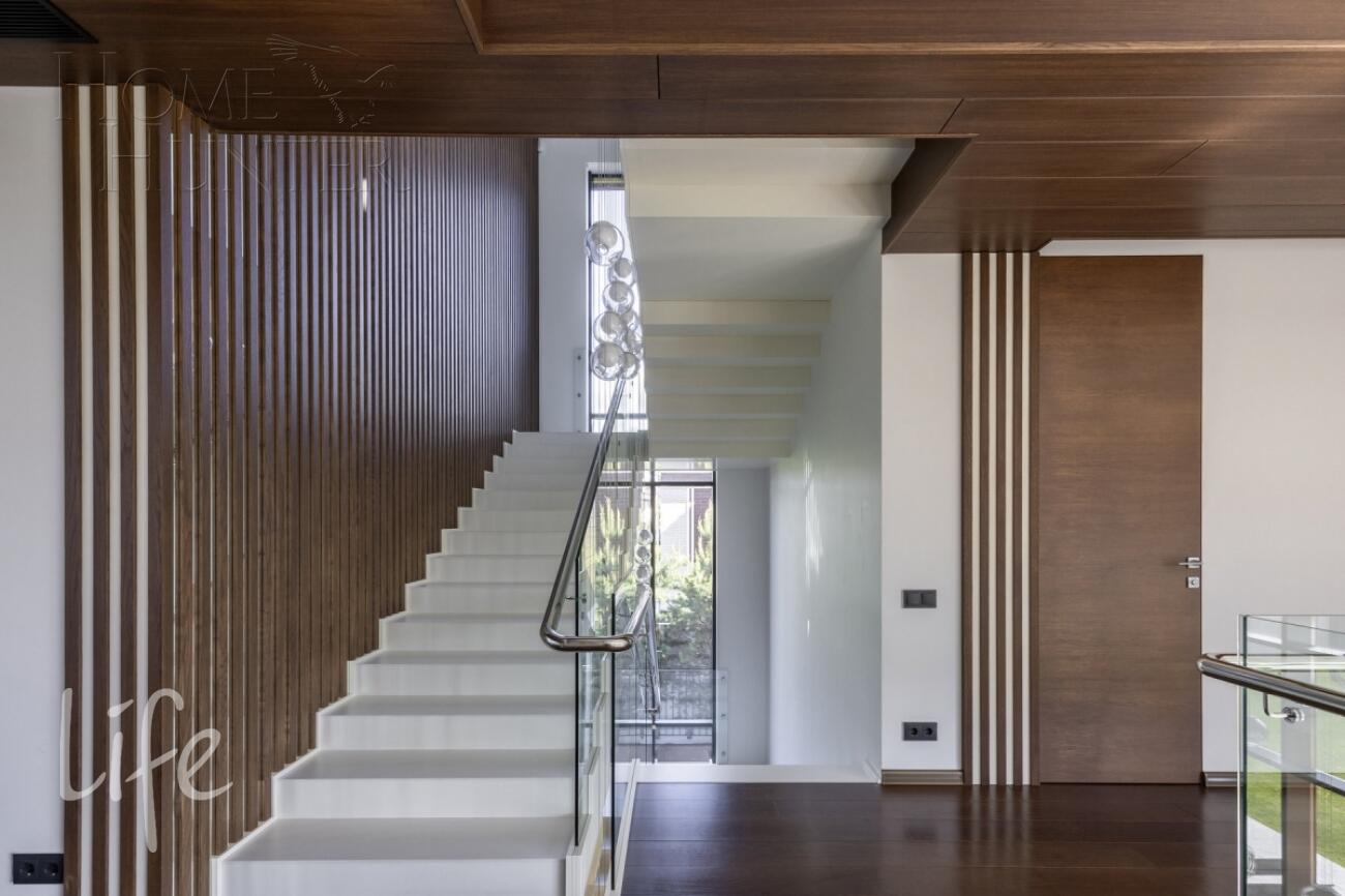 2-этажный коттедж 550 м² с отделкой