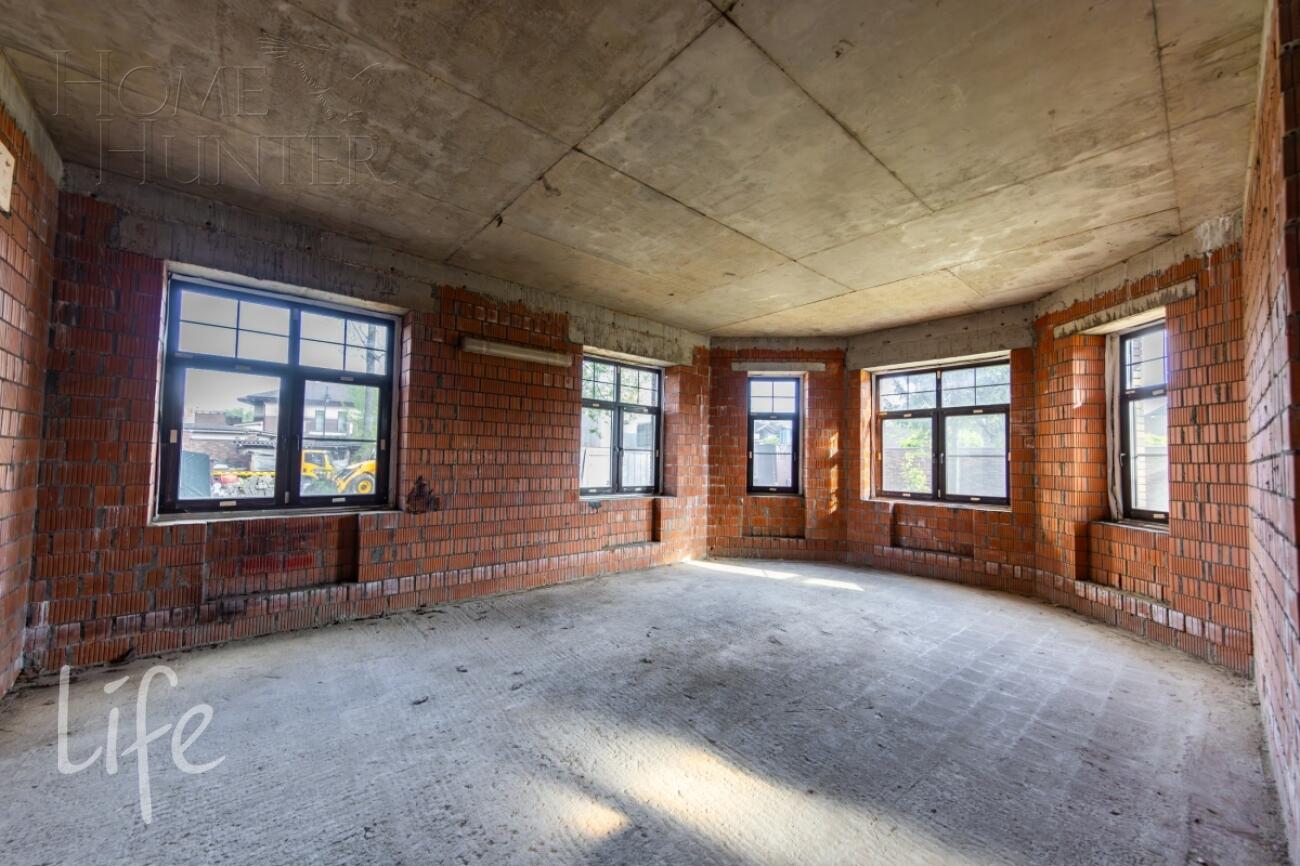 3-этажный коттедж 600 м² без отделки