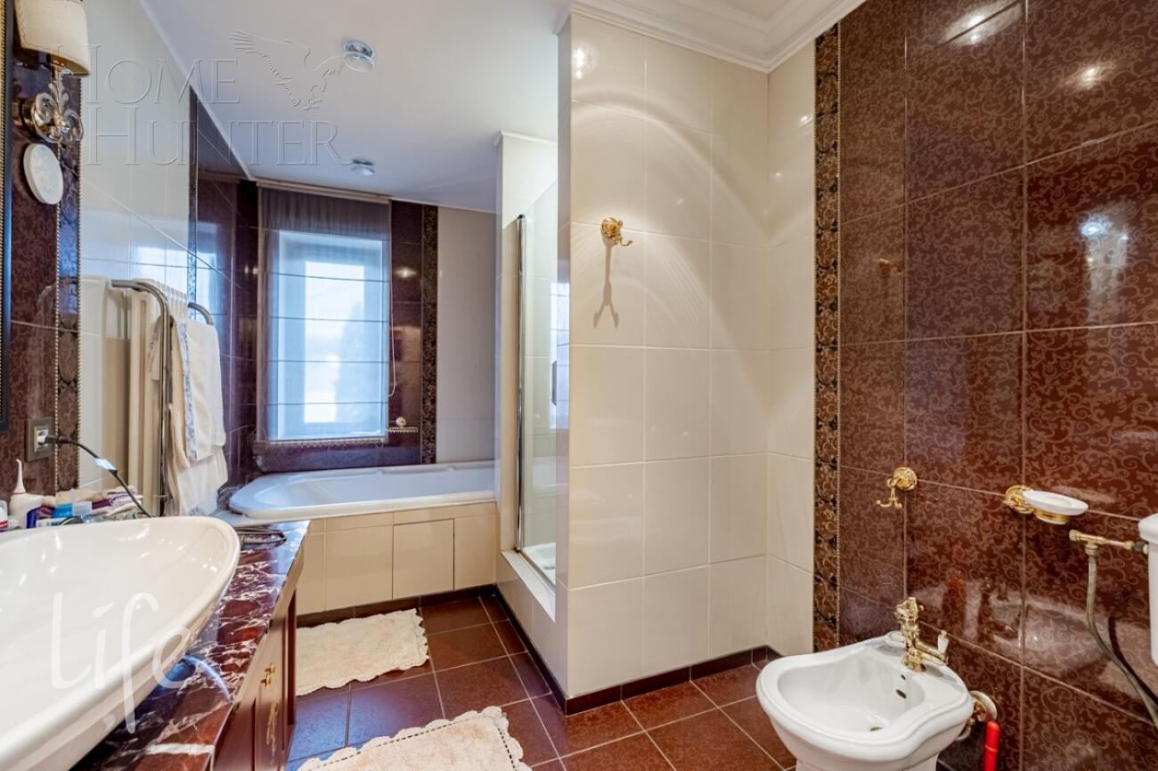 2-этажный коттедж 350 м² с отделкой