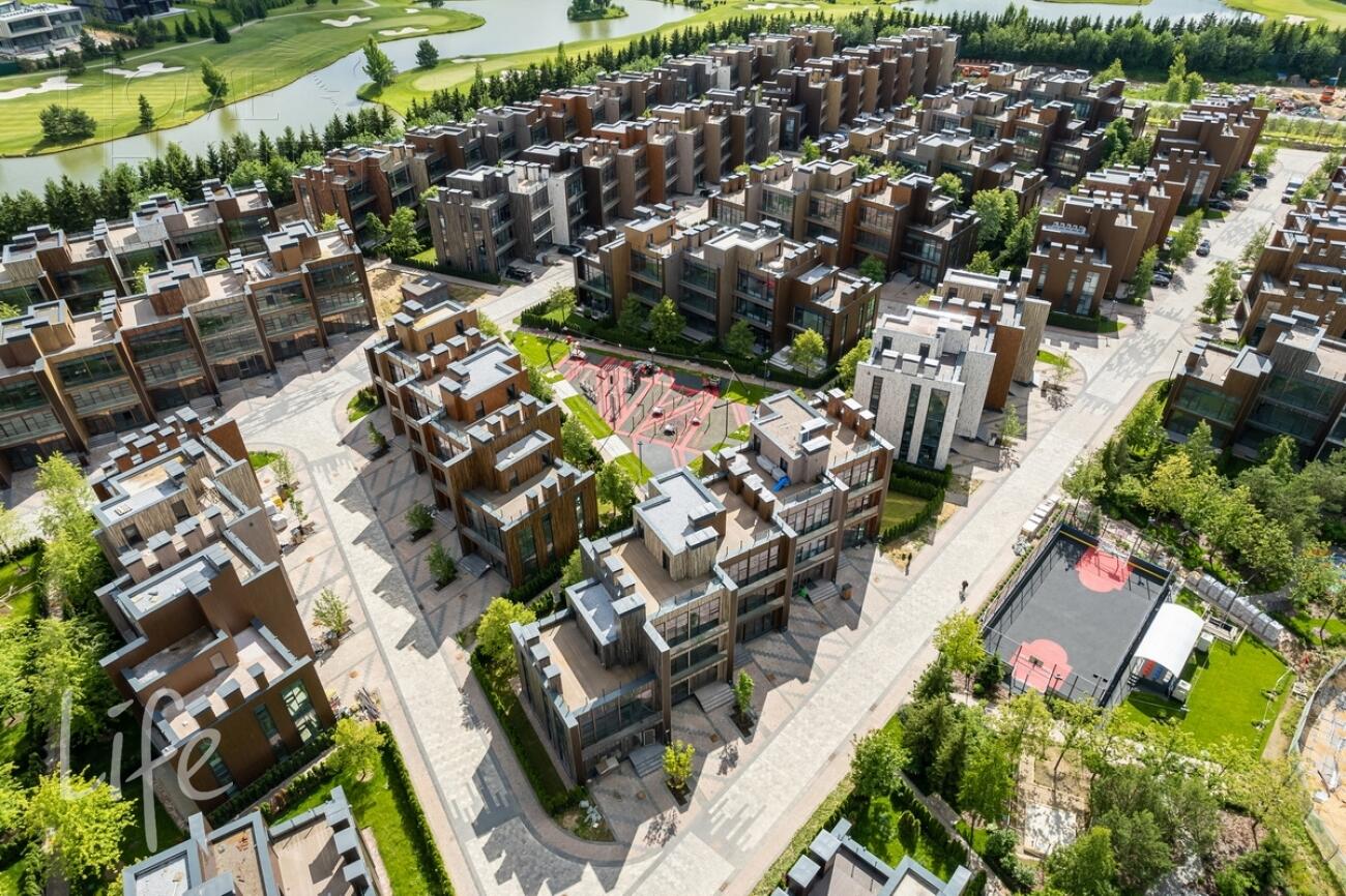 3-этажный таунхаус 240 м² без отделки