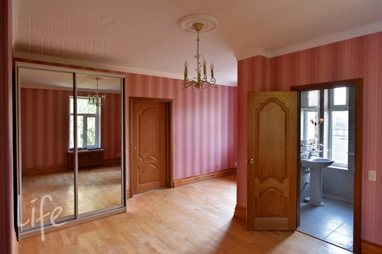 2-этажный коттедж 1 300 м² с отделкой