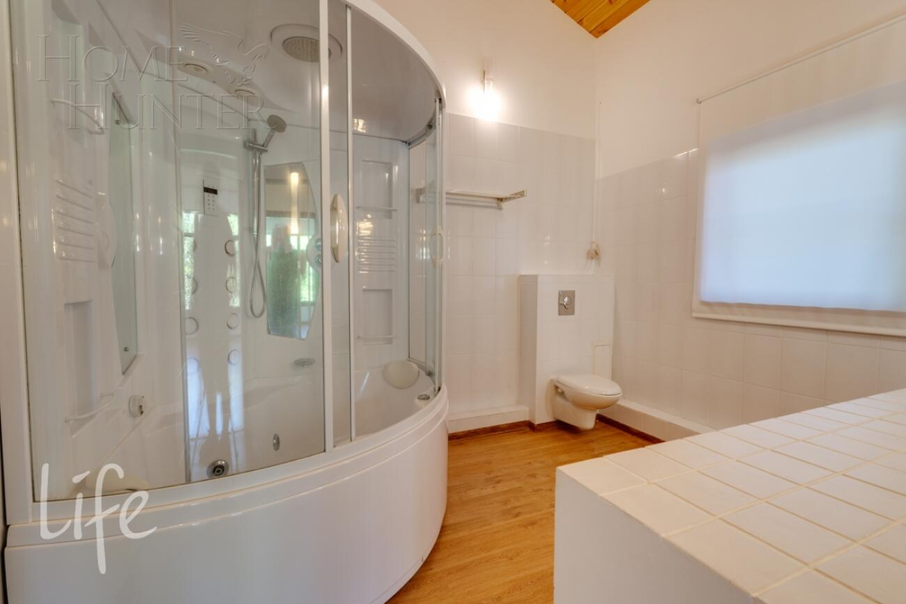 1-этажный коттедж 240 м² с отделкой