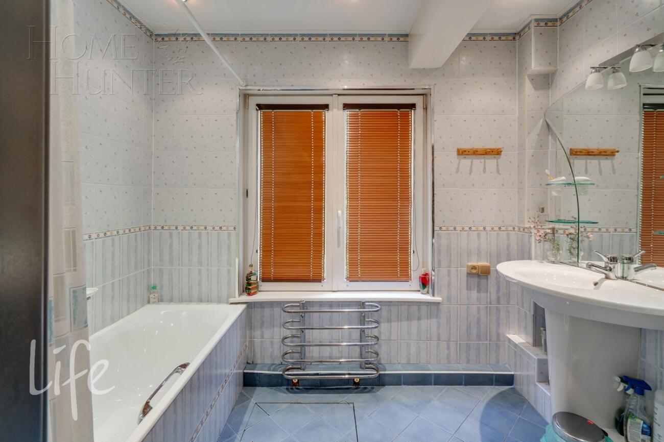 3-этажный коттедж 650 м² с отделкой