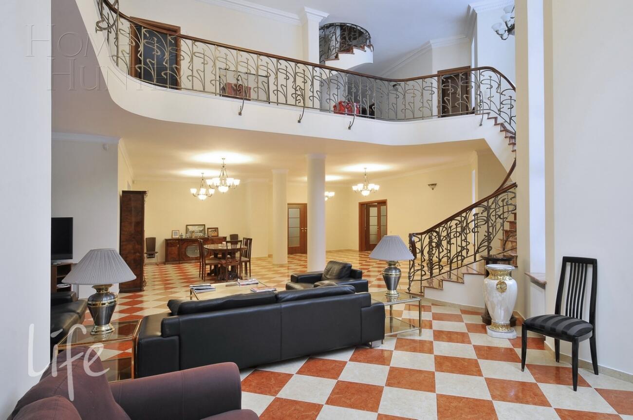 2-этажный коттедж 1 500 м² с отделкой