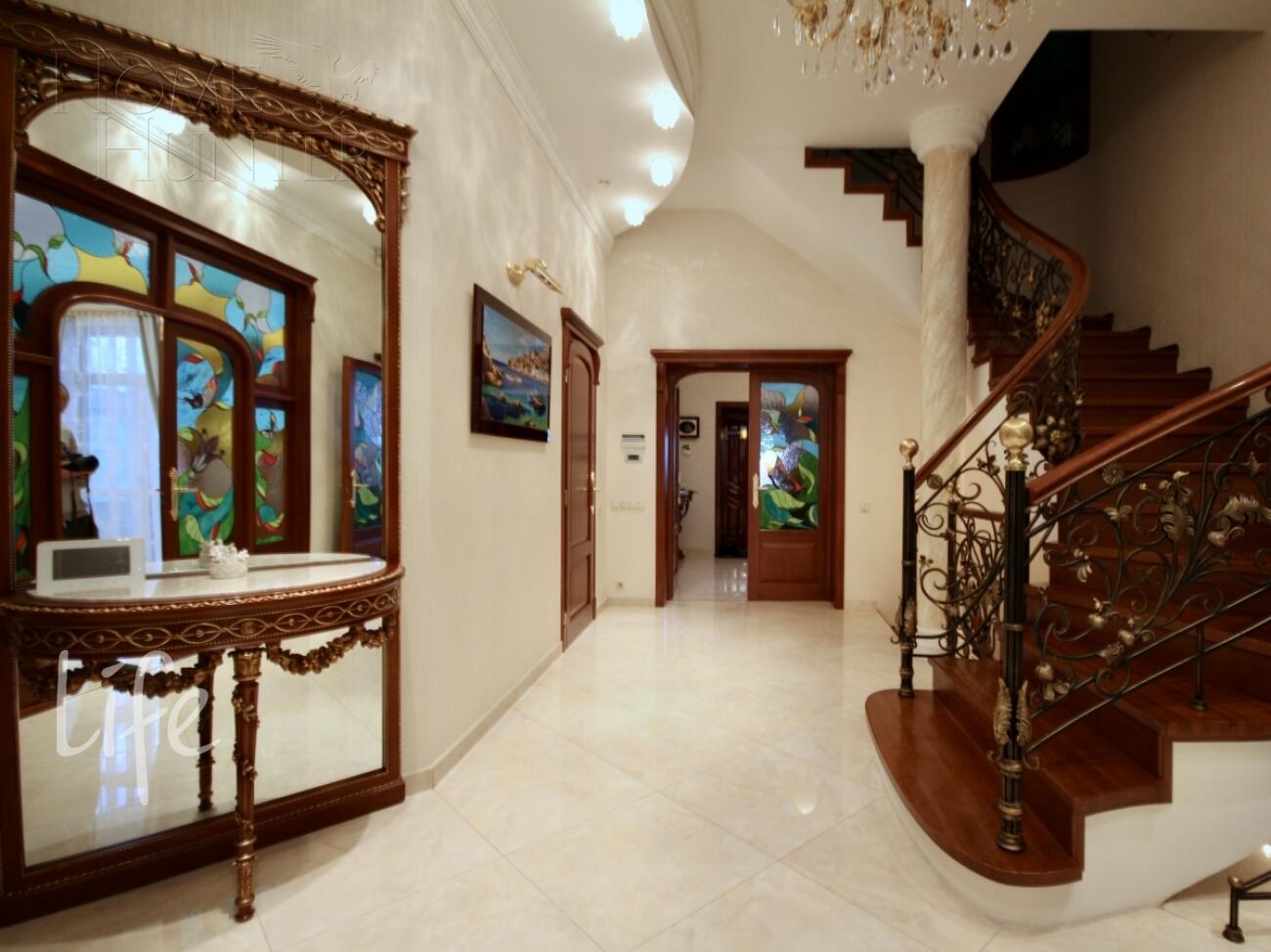 2-этажный коттедж 560 м² с отделкой