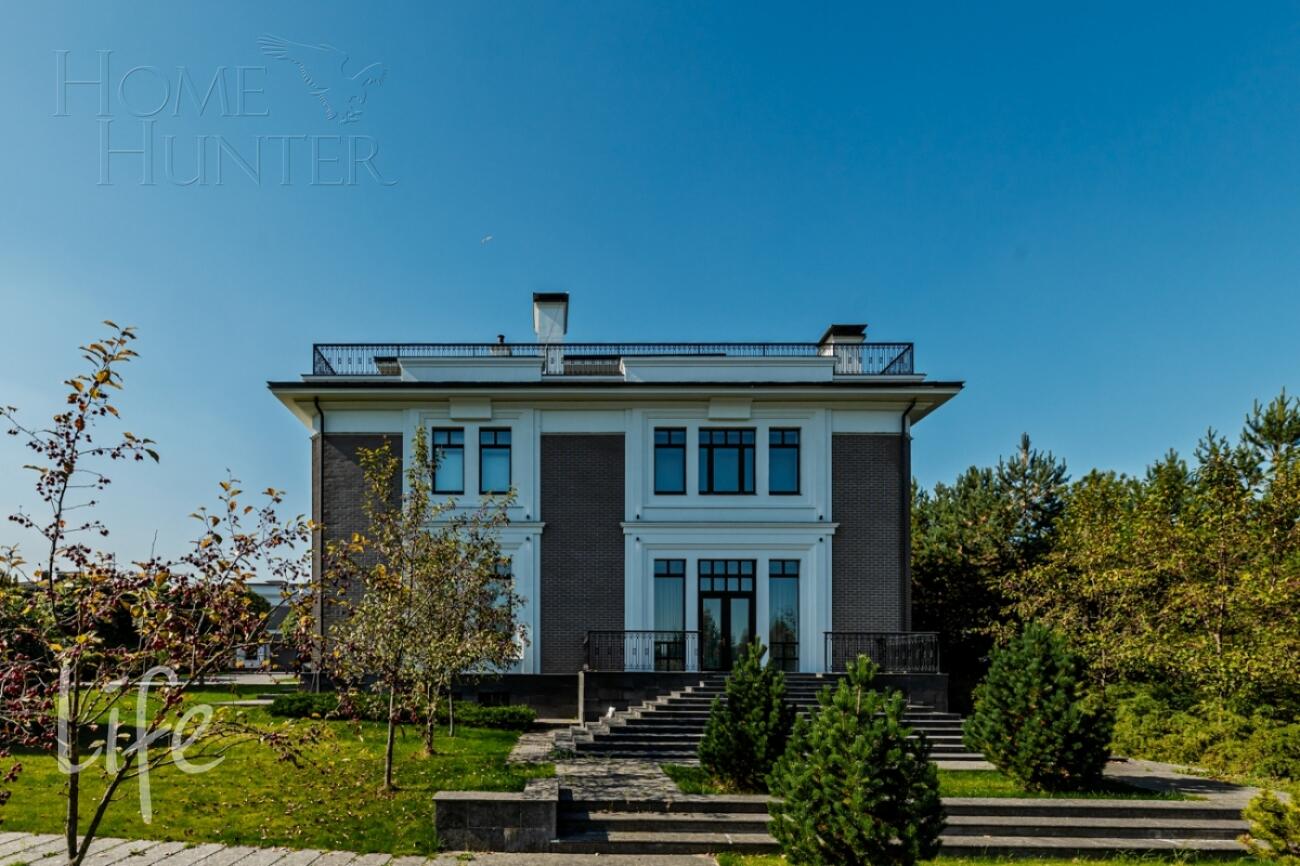 3-этажный коттедж 1 185 м² с отделкой