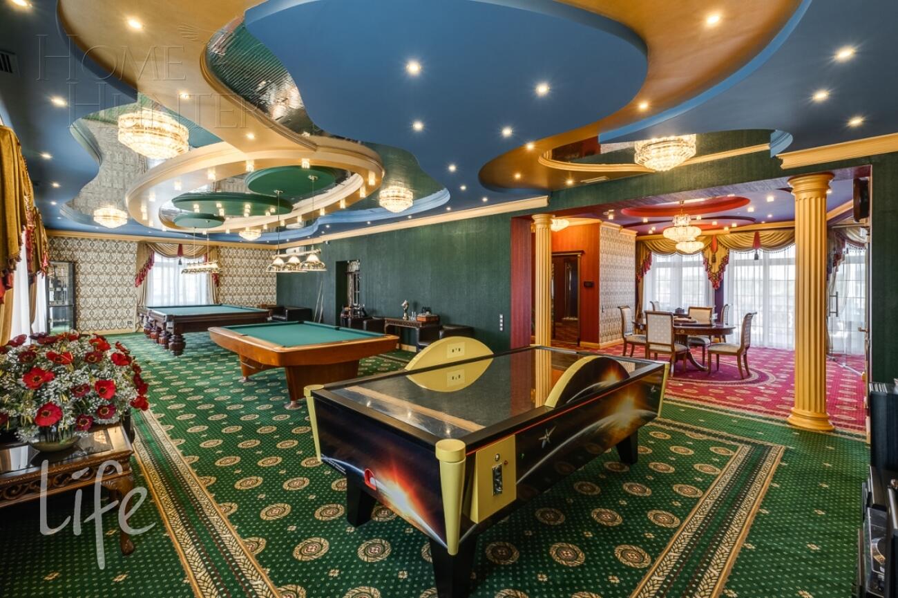 3-этажный коттедж 1 650 м² с отделкой