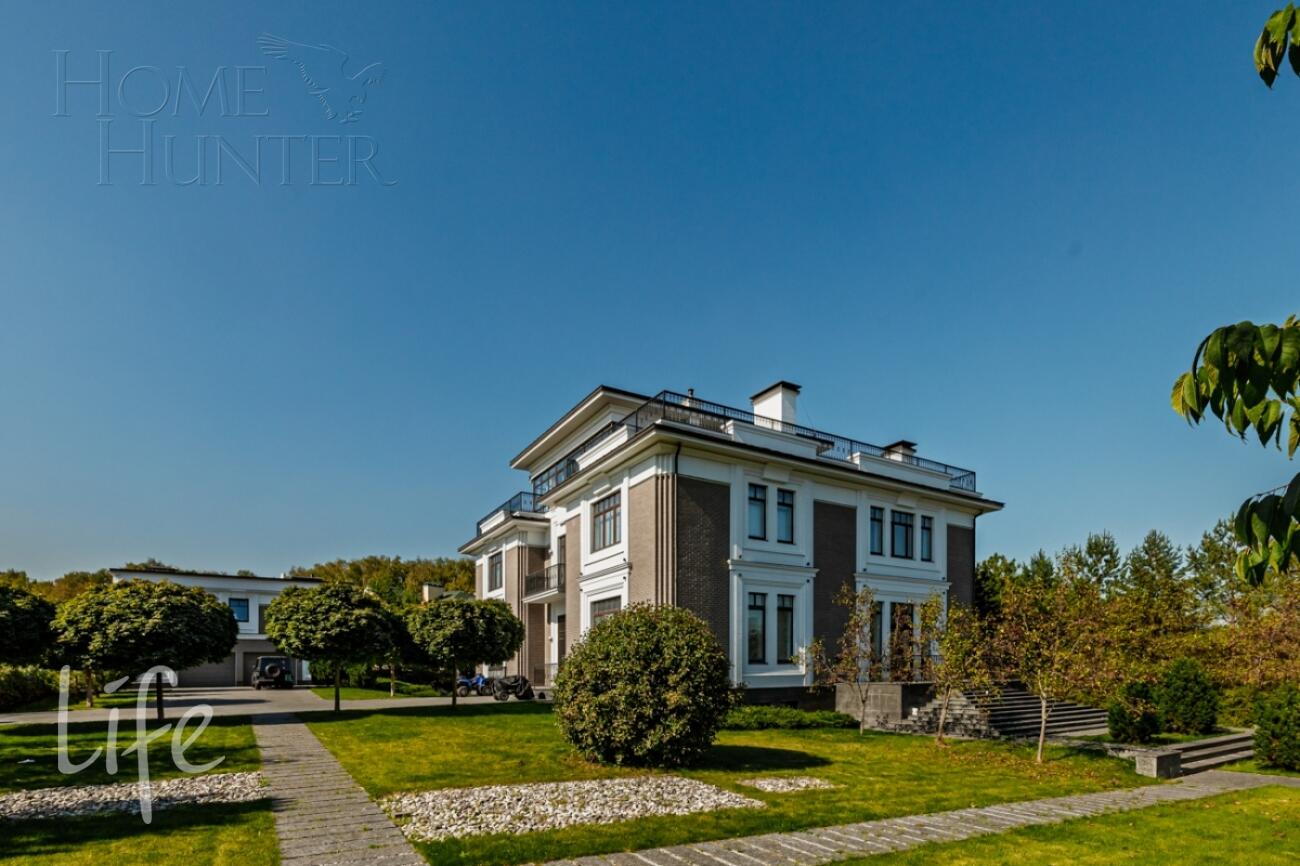 3-этажный коттедж 1 185 м² с отделкой