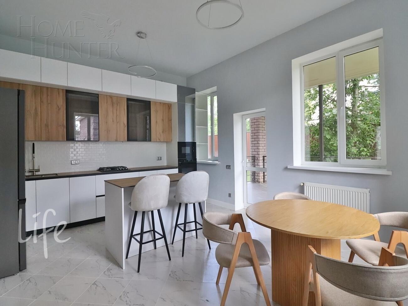 3-этажный коттедж 372 м² с отделкой