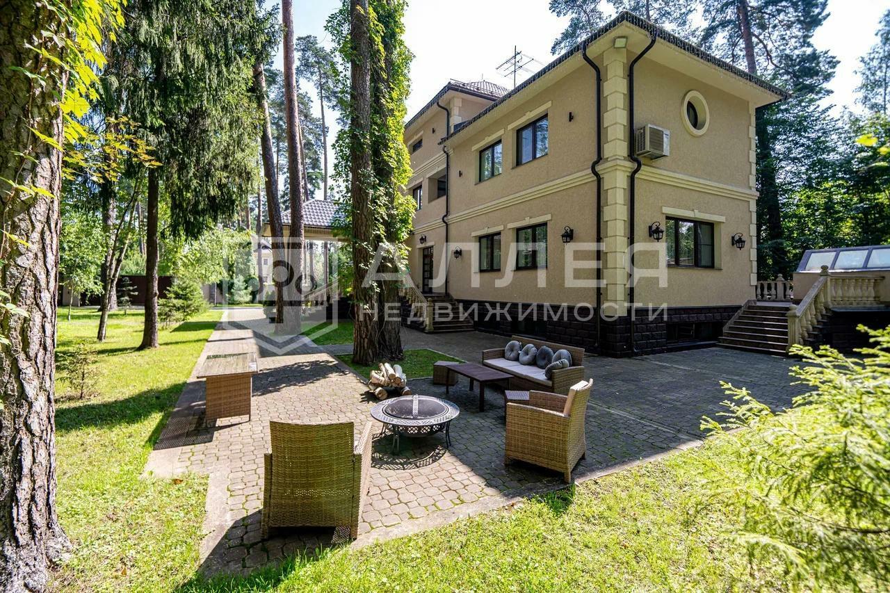 2-этажный коттедж 850 м² с отделкой