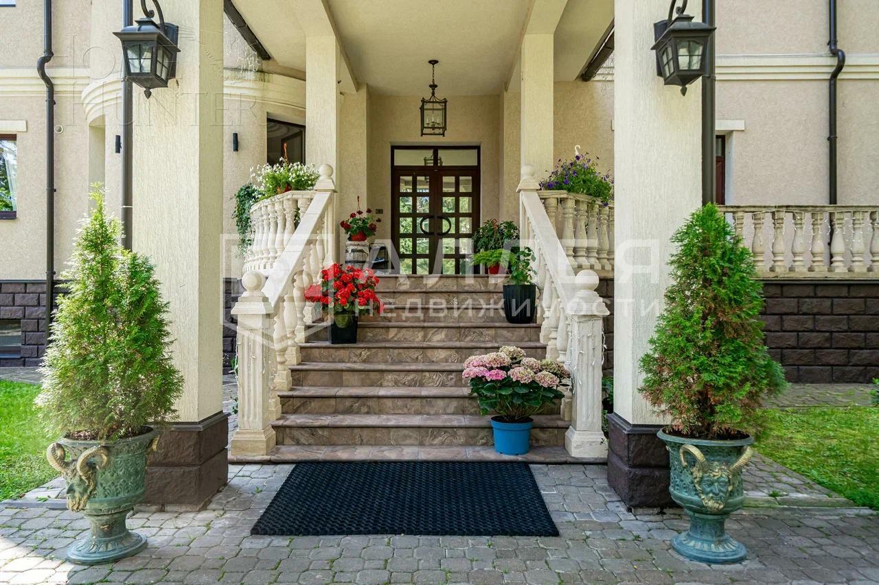 2-этажный коттедж 850 м² с отделкой