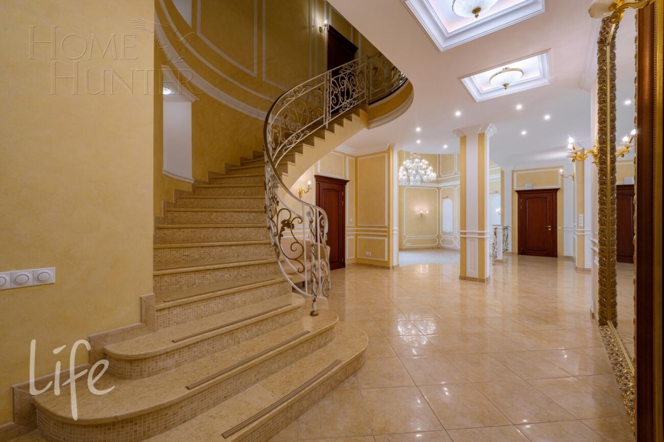 3-этажный коттедж 700 м² с отделкой