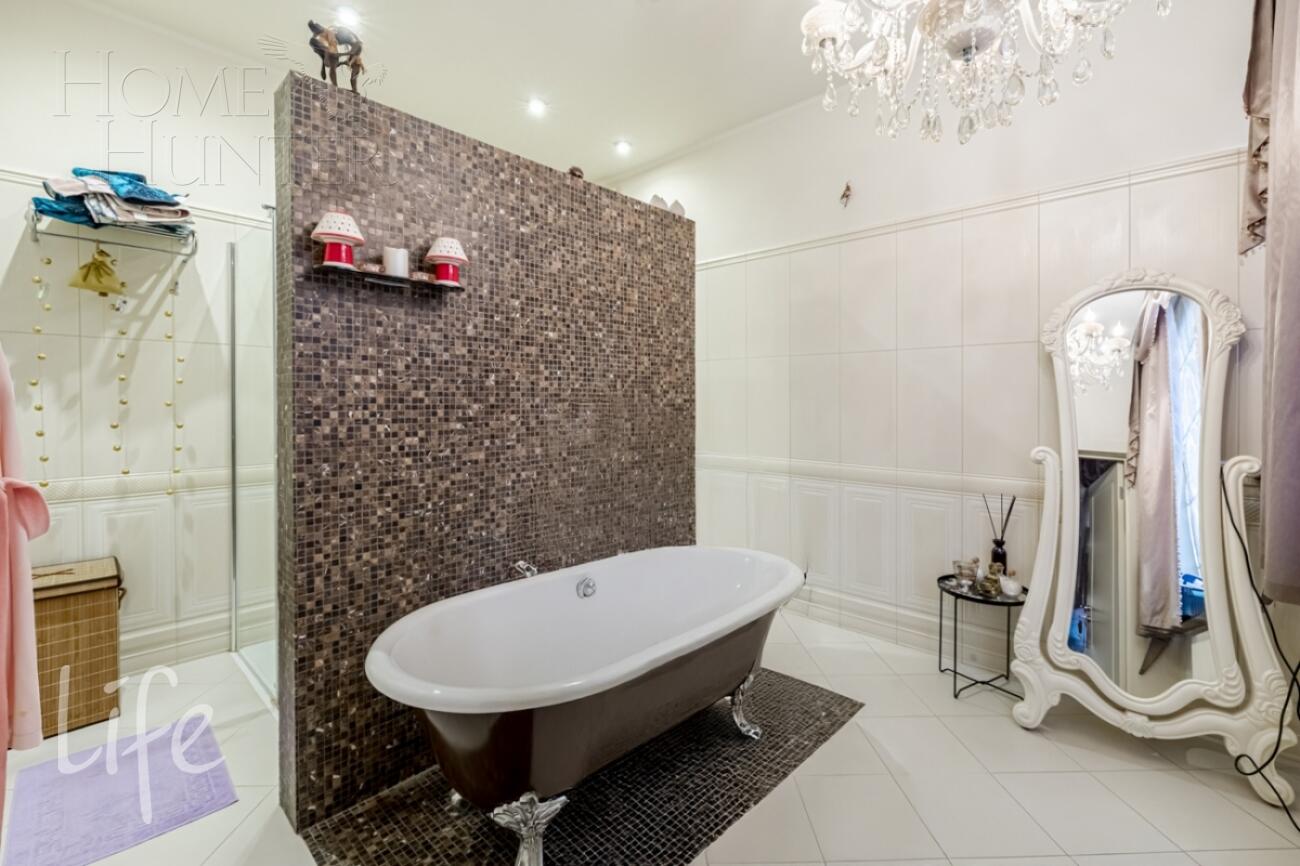 3-этажный таунхаус 230 м² с отделкой