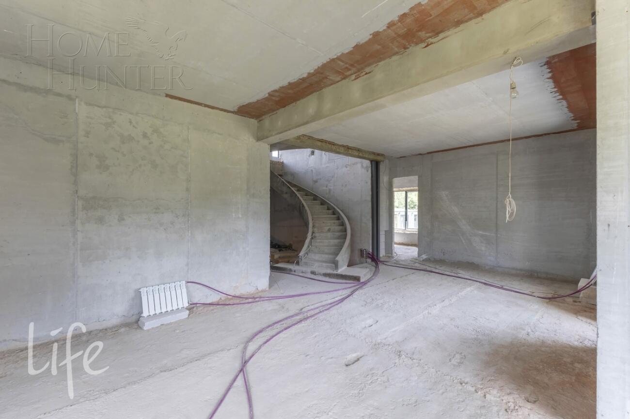 2-этажный коттедж 560 м² без отделки