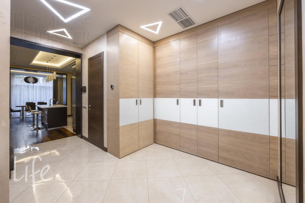 3-этажный таунхаус 310 м² с отделкой