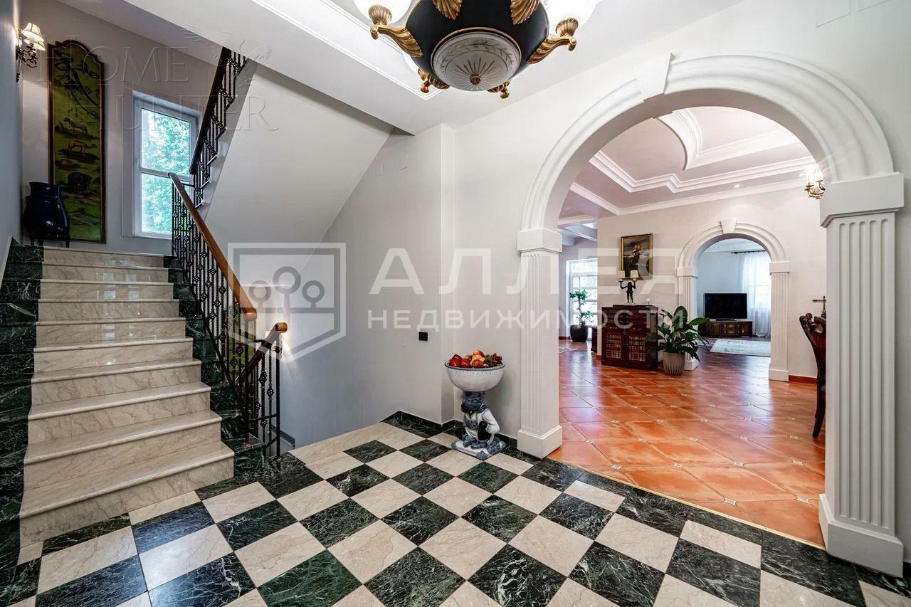 2-этажный коттедж 850 м² с отделкой