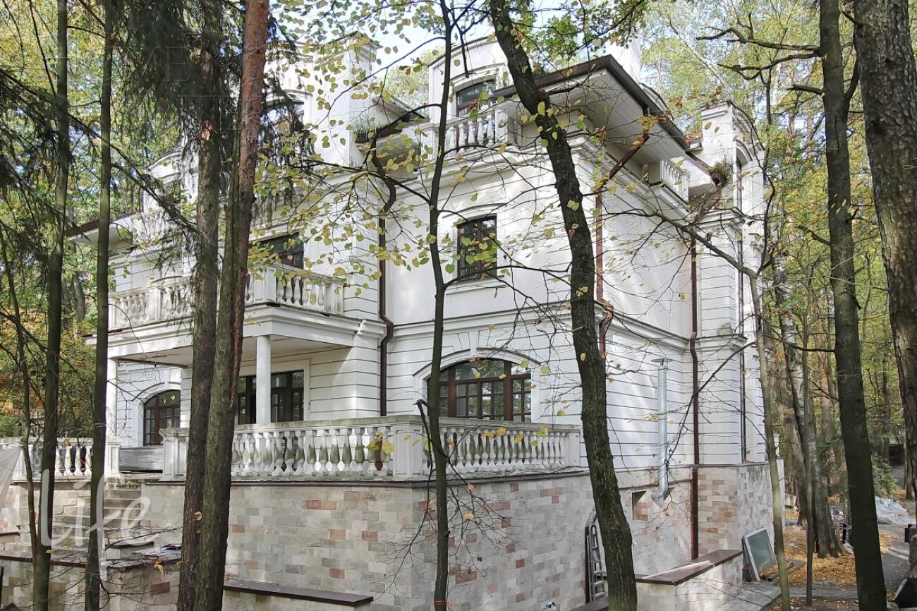 2-этажный коттедж 900 м² без отделки