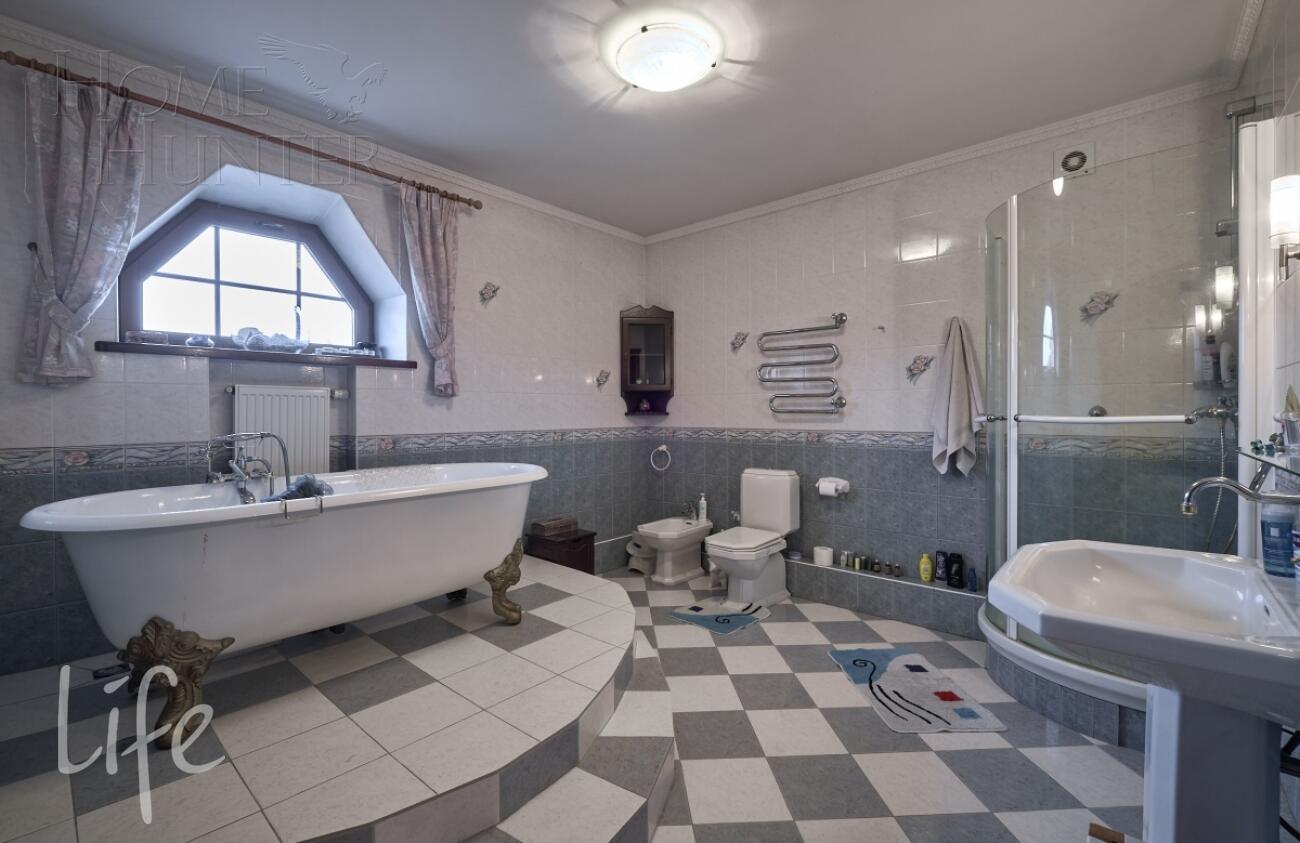 2-этажный коттедж 350 м² с отделкой