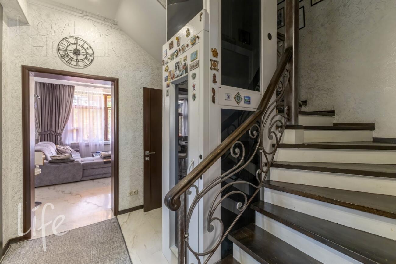 2-этажный таунхаус 250 м² с отделкой