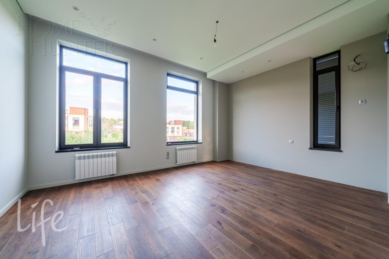 3-этажный коттедж 280 м² с отделкой