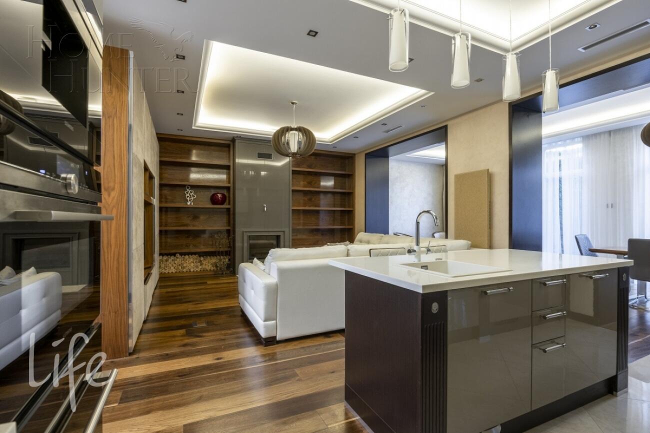 3-этажный таунхаус 310 м² с отделкой