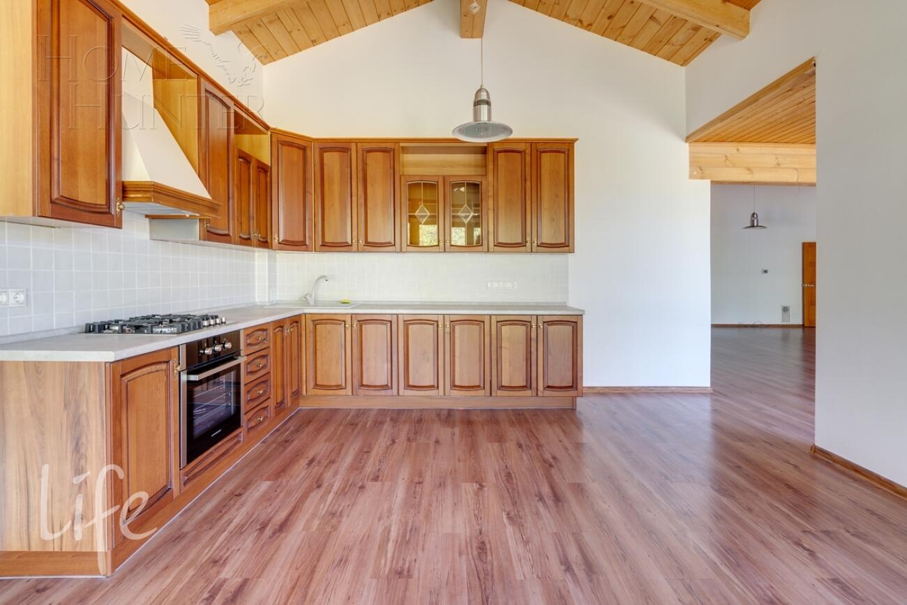 1-этажный коттедж 240 м² с отделкой