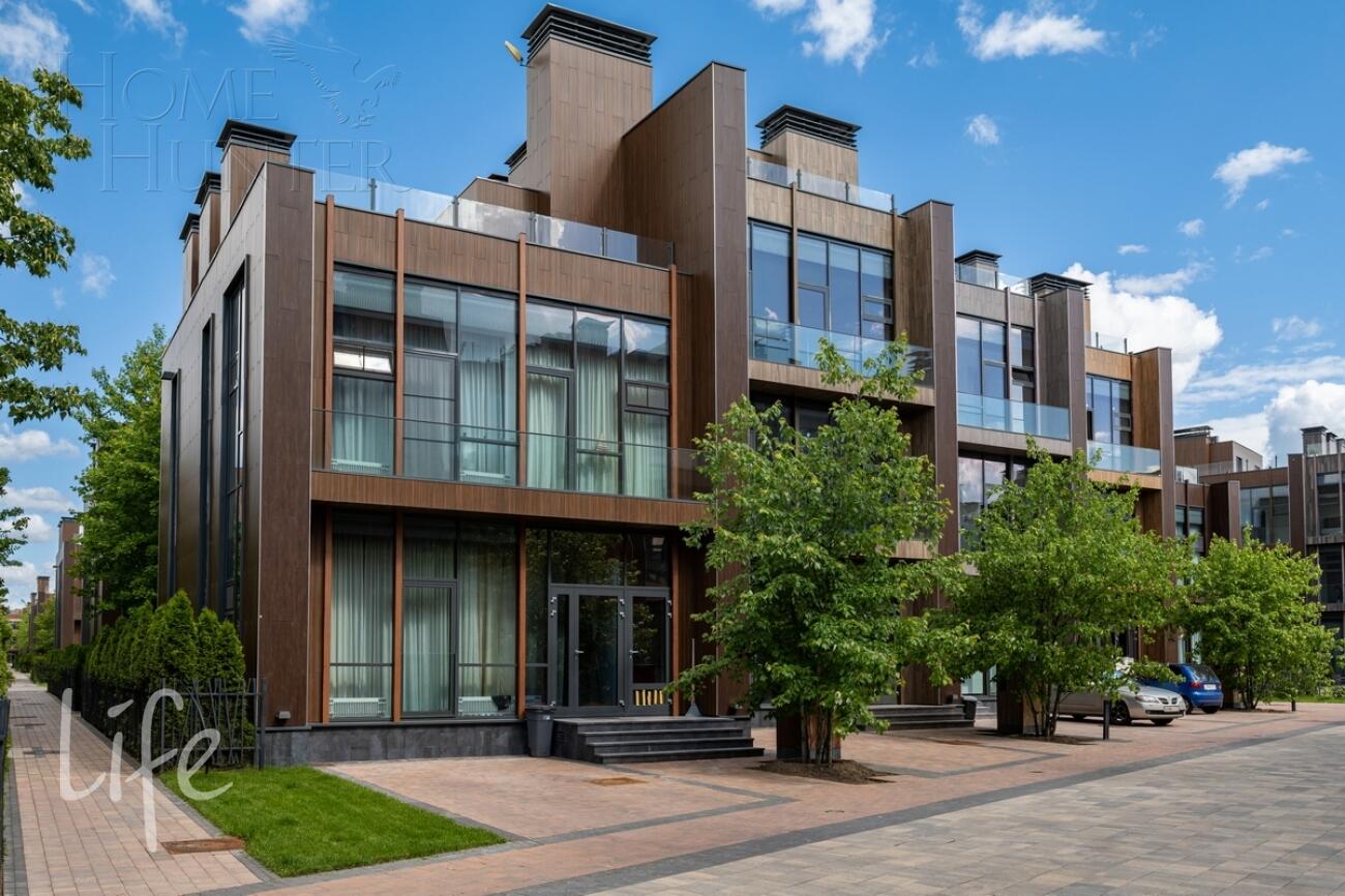 3-этажный таунхаус 238 м² без отделки