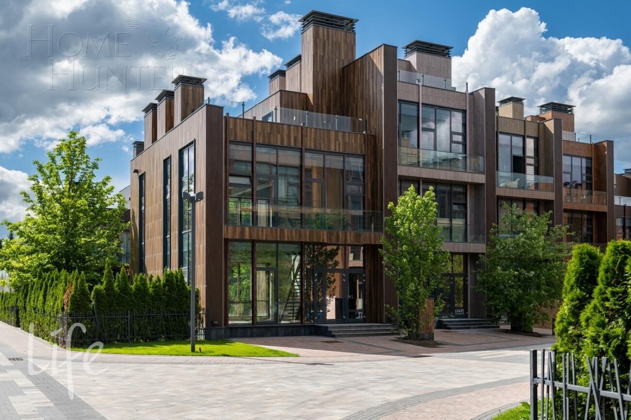 3-этажный таунхаус 240 м² без отделки