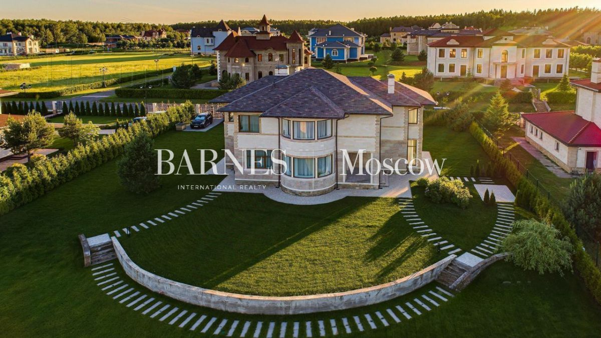 2-этажный коттедж 438 м² с отделкой