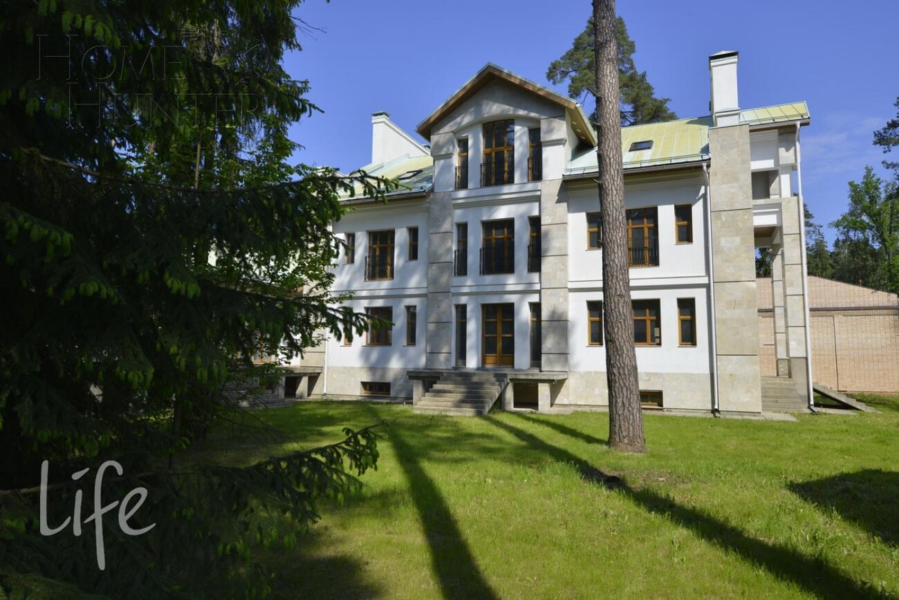 2-этажный коттедж 1 200 м² без отделки