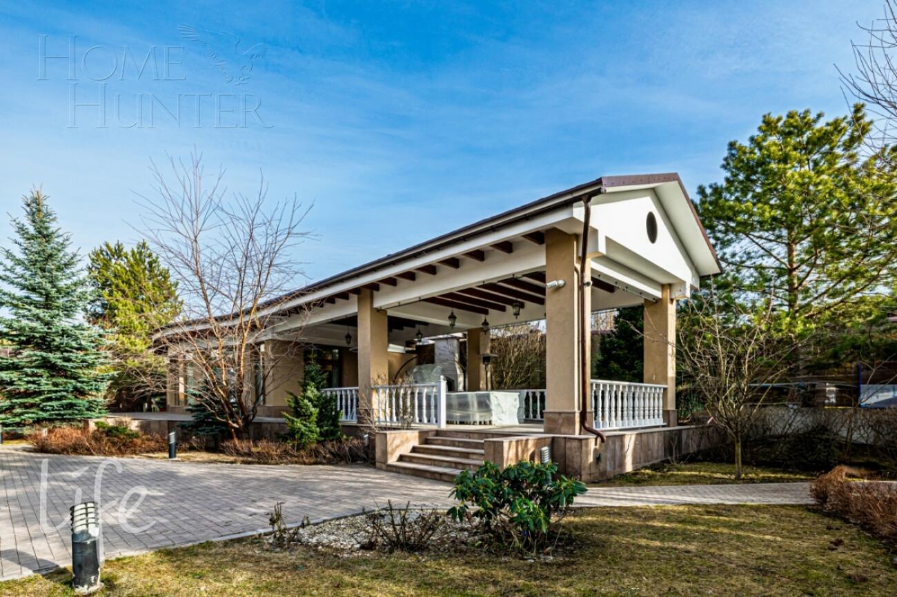 2-этажный коттедж 1 000 м² с отделкой