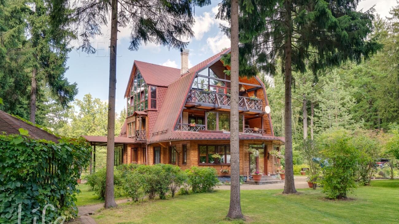 3-этажный коттедж 650 м² с отделкой