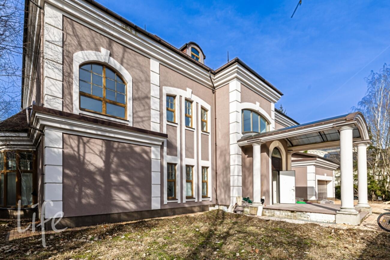 2-этажный коттедж 1 000 м² с отделкой